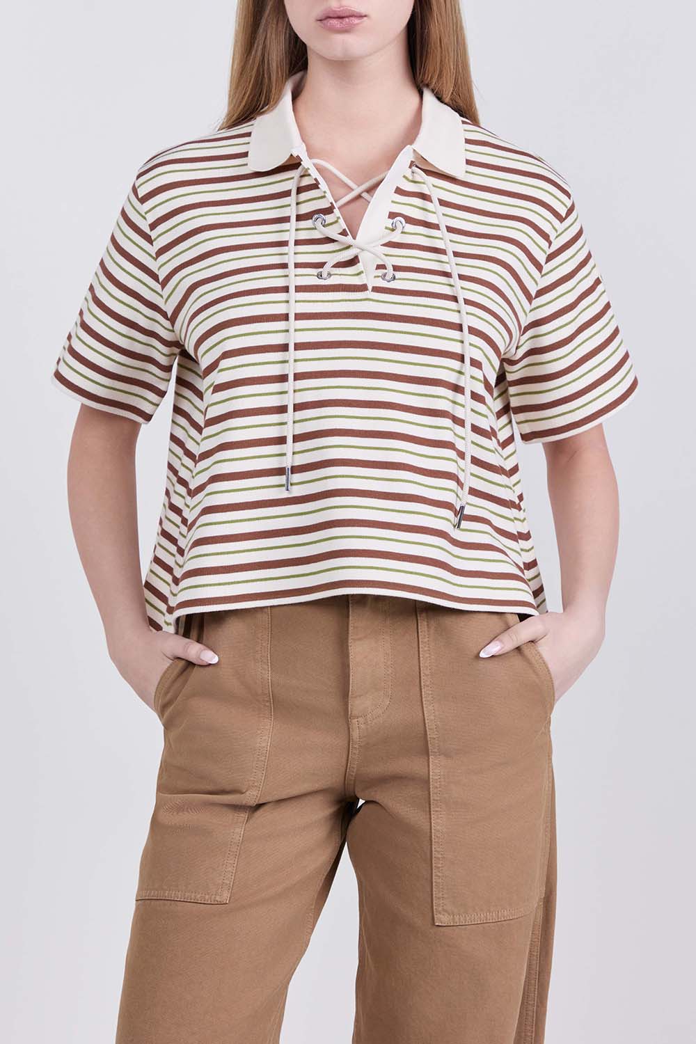 תמונת דוגמן קידמית של חולצת פולו