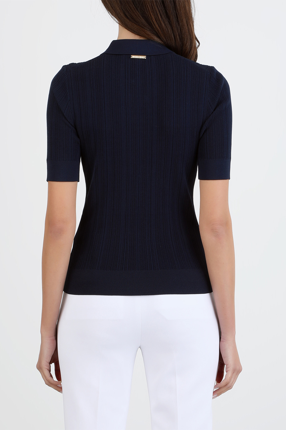 תמונת דוגמן אחורית של Button Polo Shirt in Black