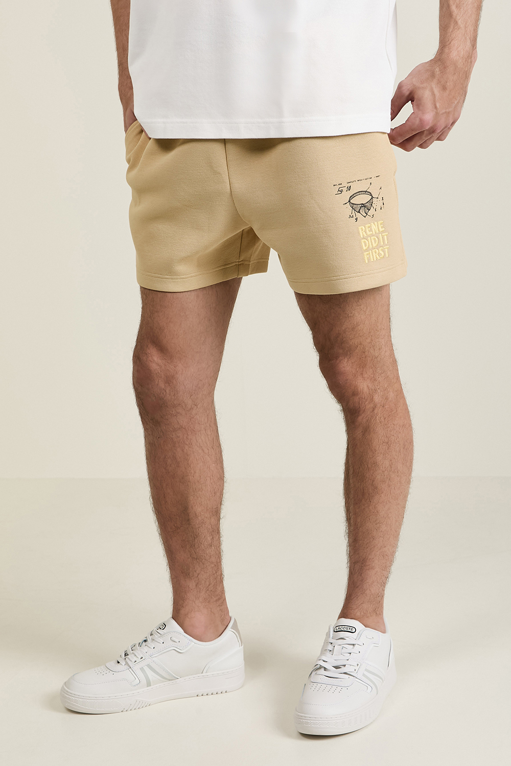 תמונת דוגמן קידמית של מכנסיים קצרים