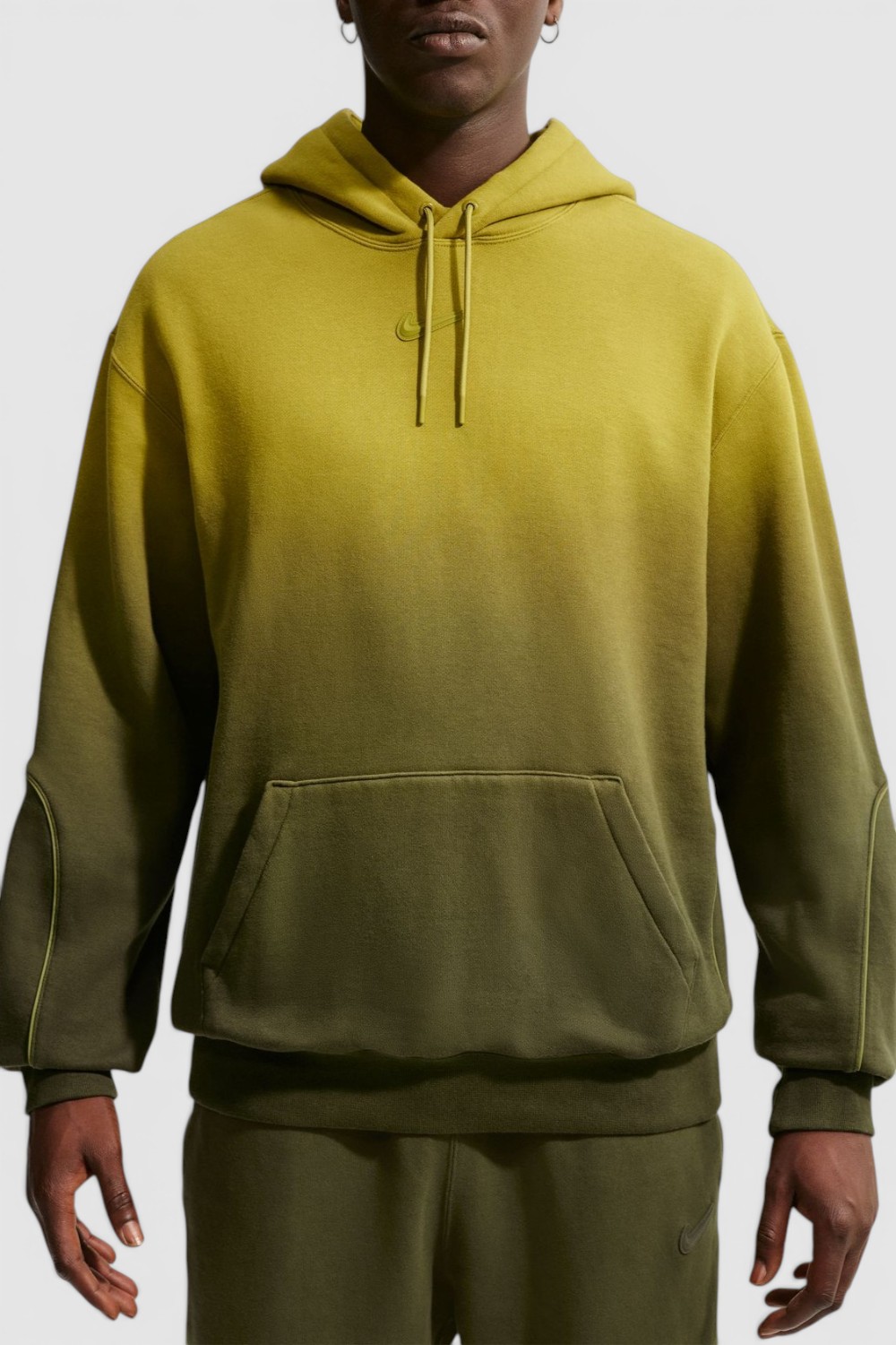 תמונת דוגמן קידמית של סווטשירט נייקי X נוקטה