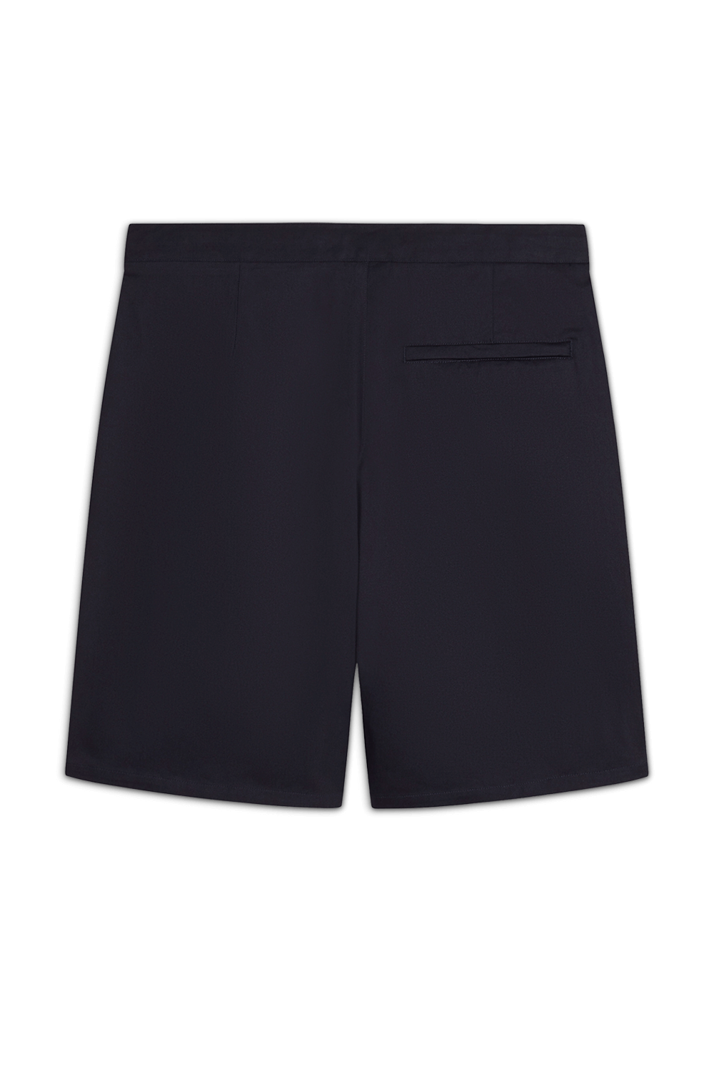 תמונה אחורית של מכנסי צי'נו קצרים