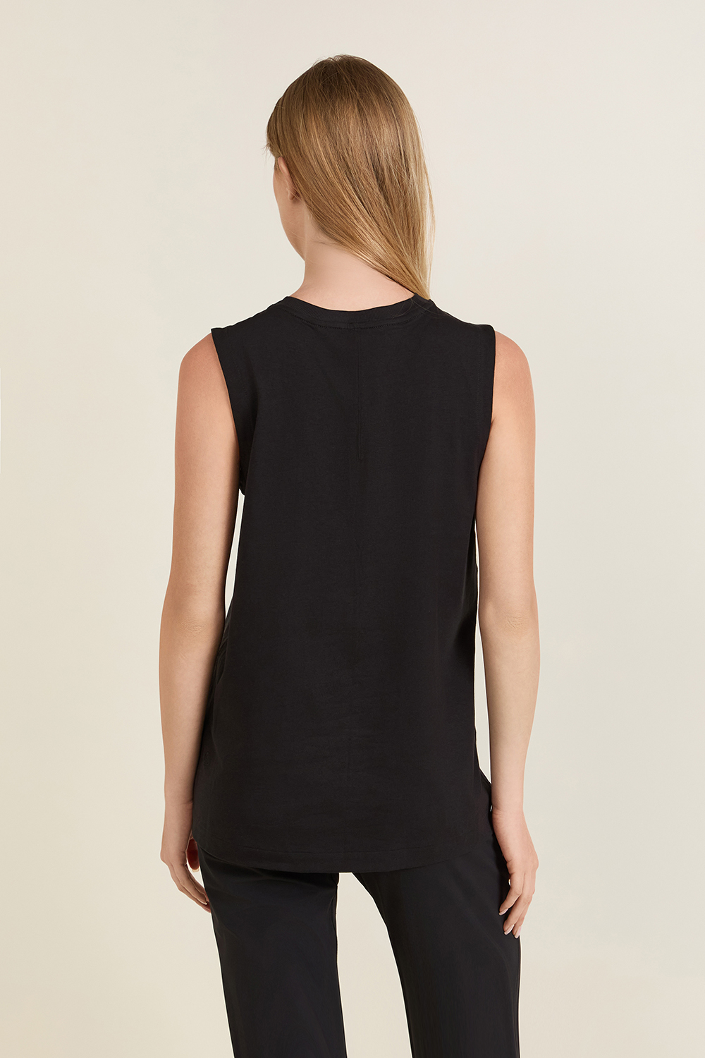 תמונת דוגמן אחורית של All Yours Organic Cotton Tank