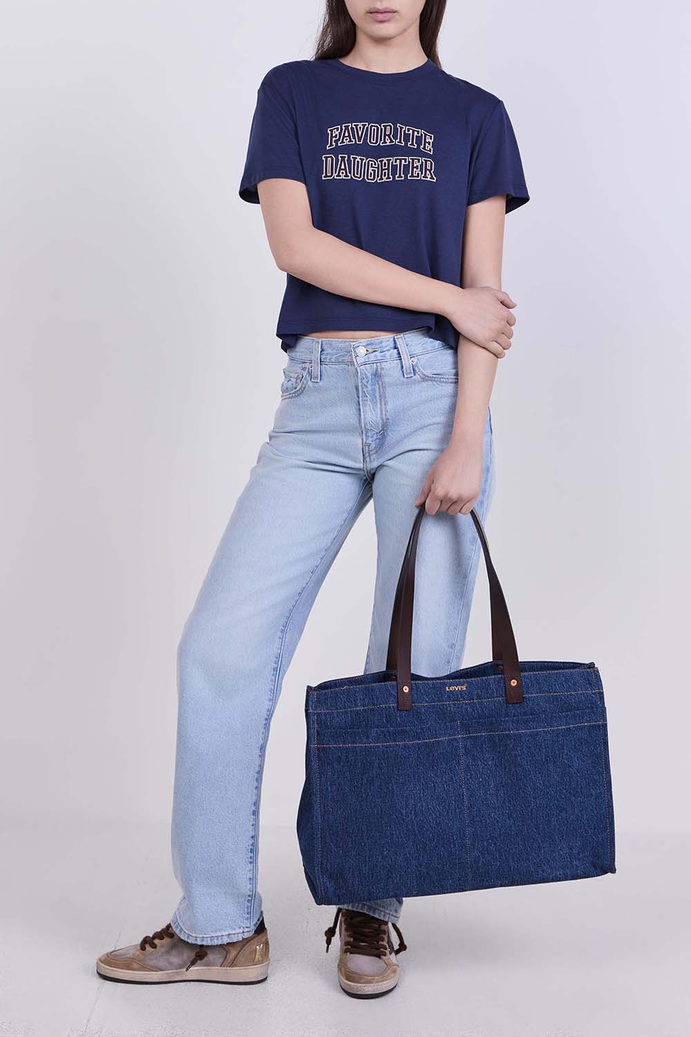 תמונת דוגמן קידמית של נעלי סניקרס בולסטאר