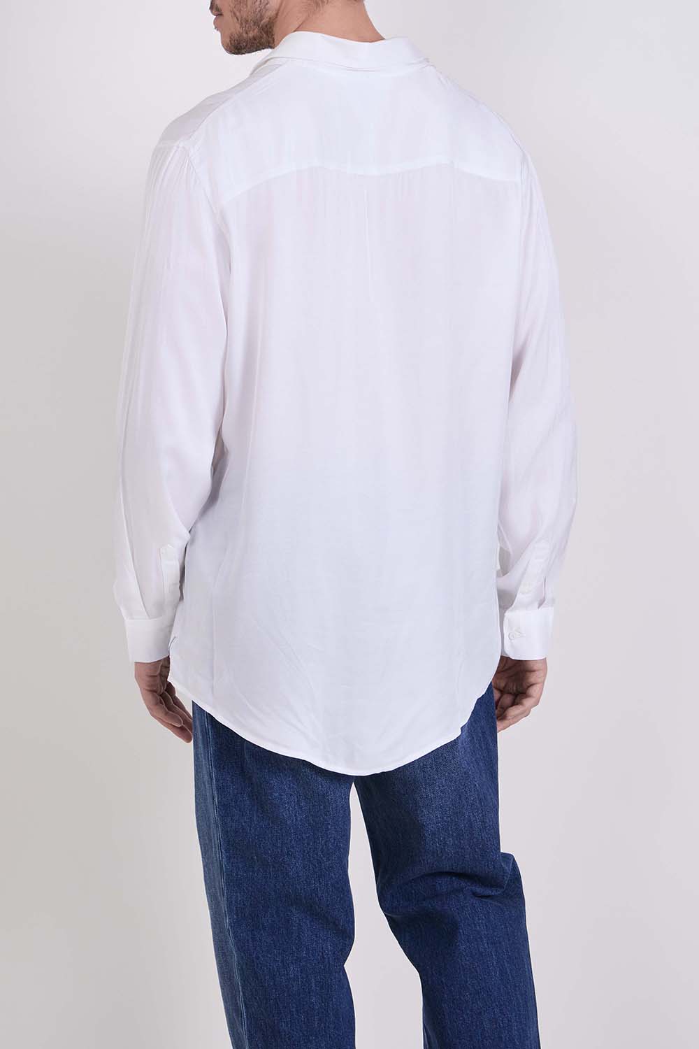 תמונת דוגמן אחורית של חולצת כפתורים ארוכה