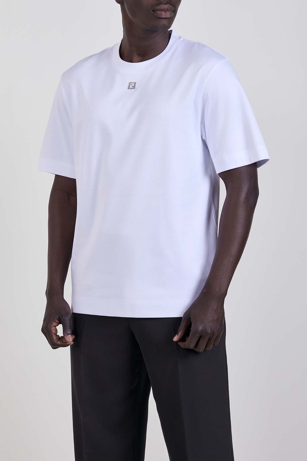 תמונת דוגמן קידמית של חולצת טי אוברסייז