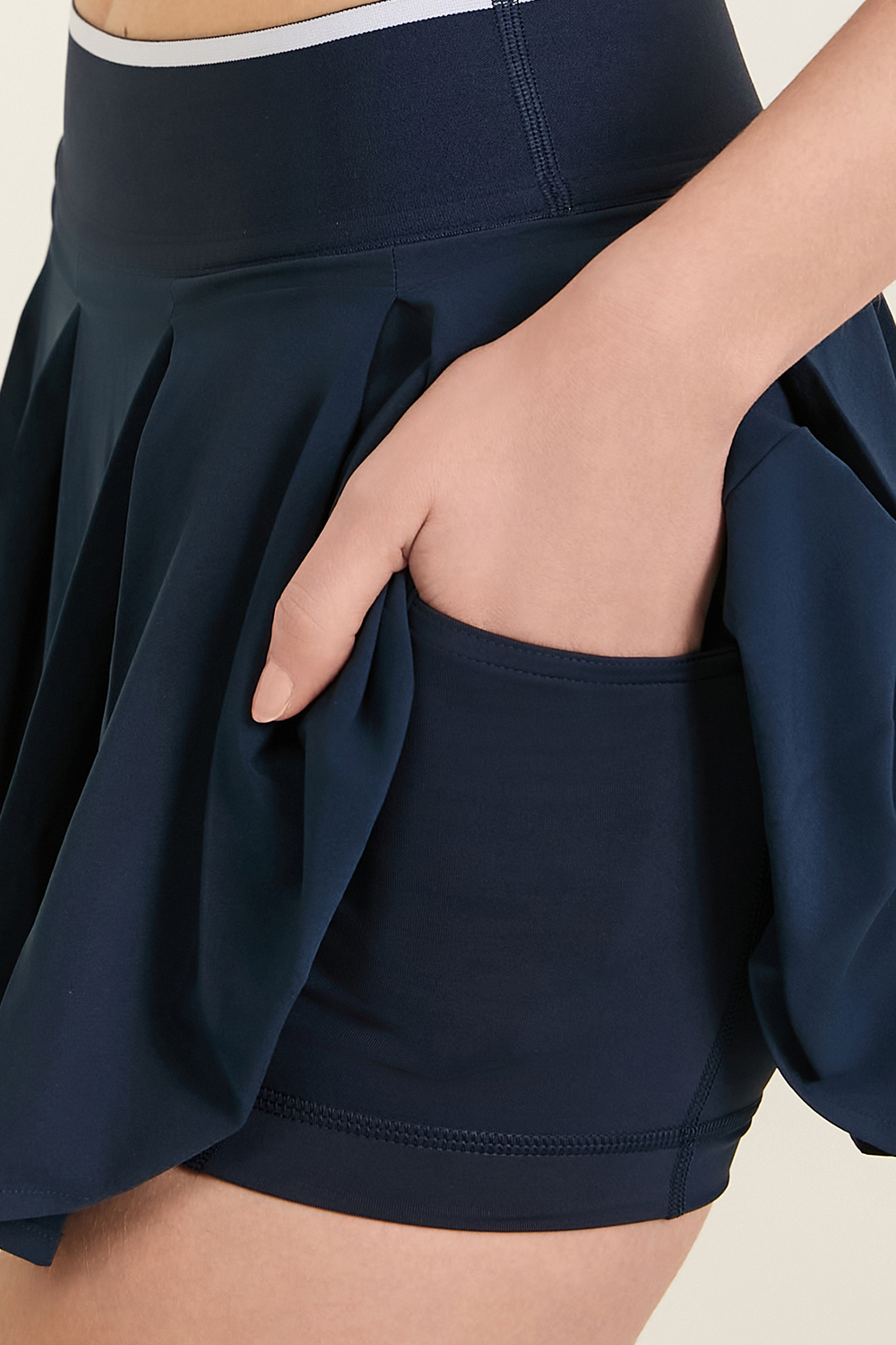 תמונת תקריב דוגמן של Box-Pleat HR Tennis Skirt