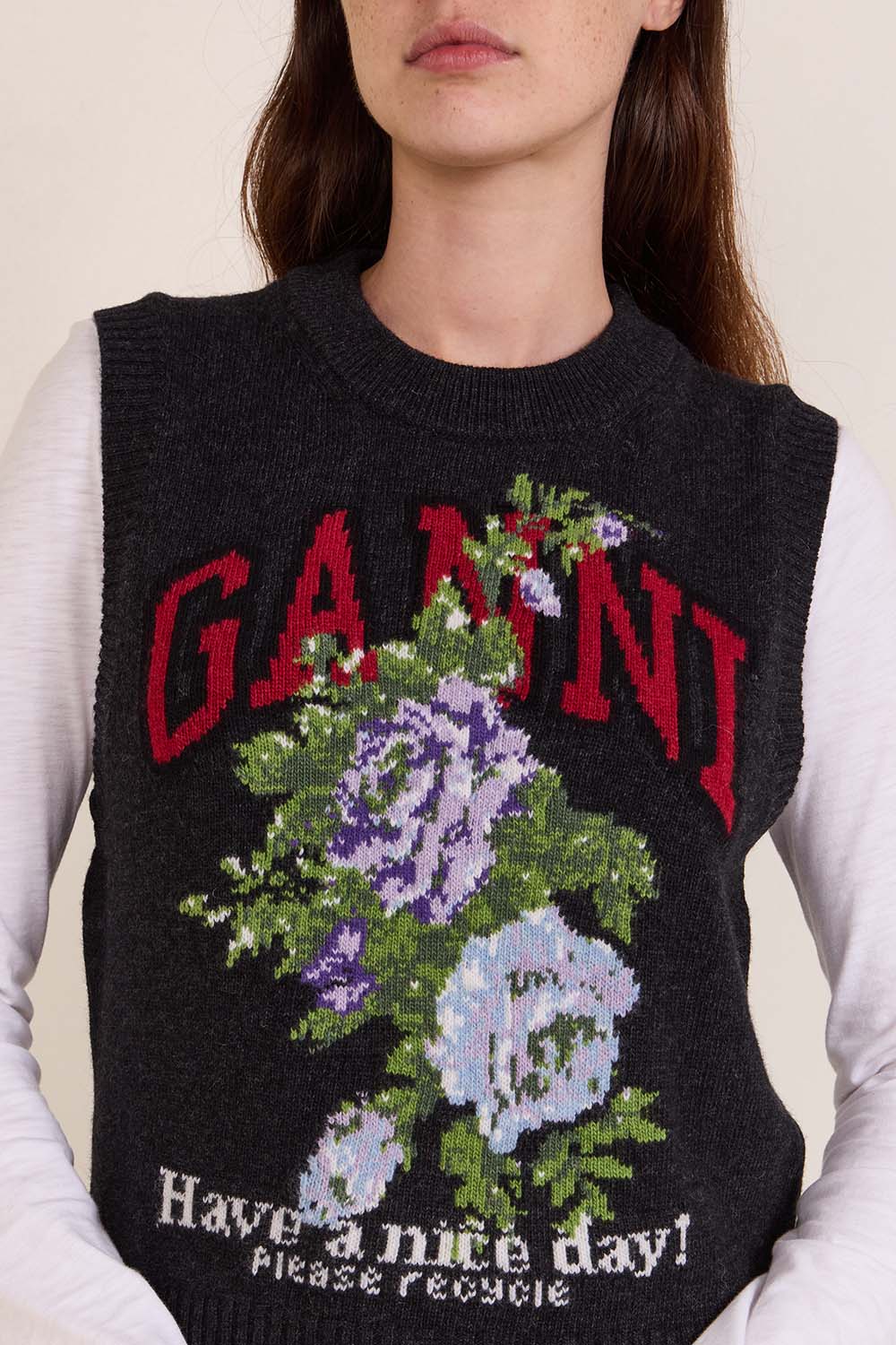 תמונת תקריב דוגמן של אפודת צמר