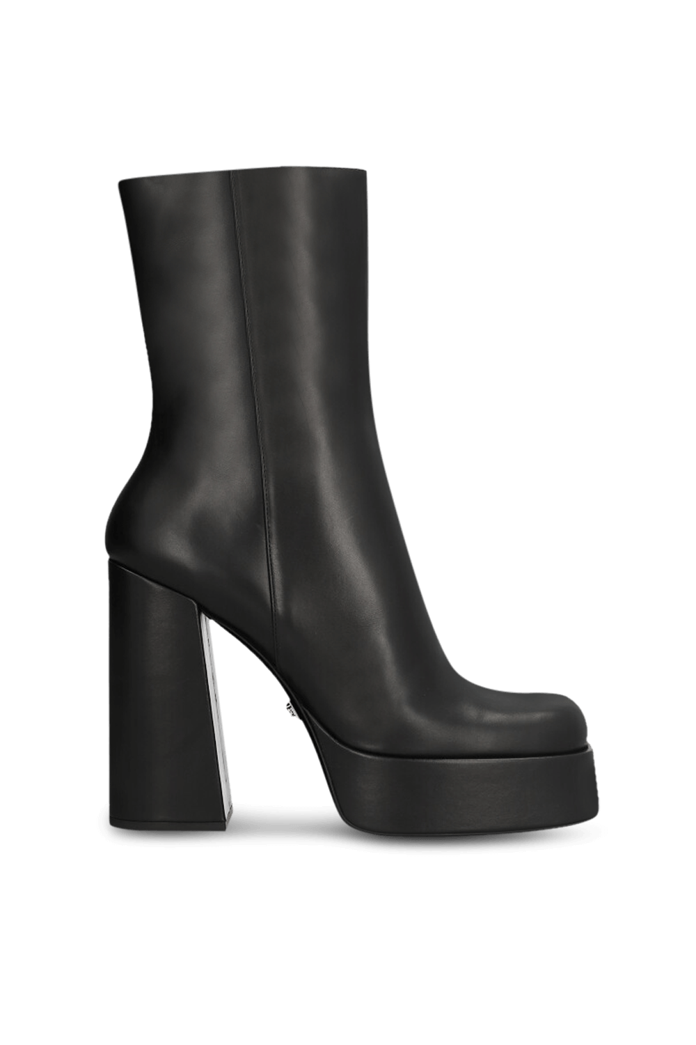 תמונה קידמית של מגפוני עקב פלטפורמה