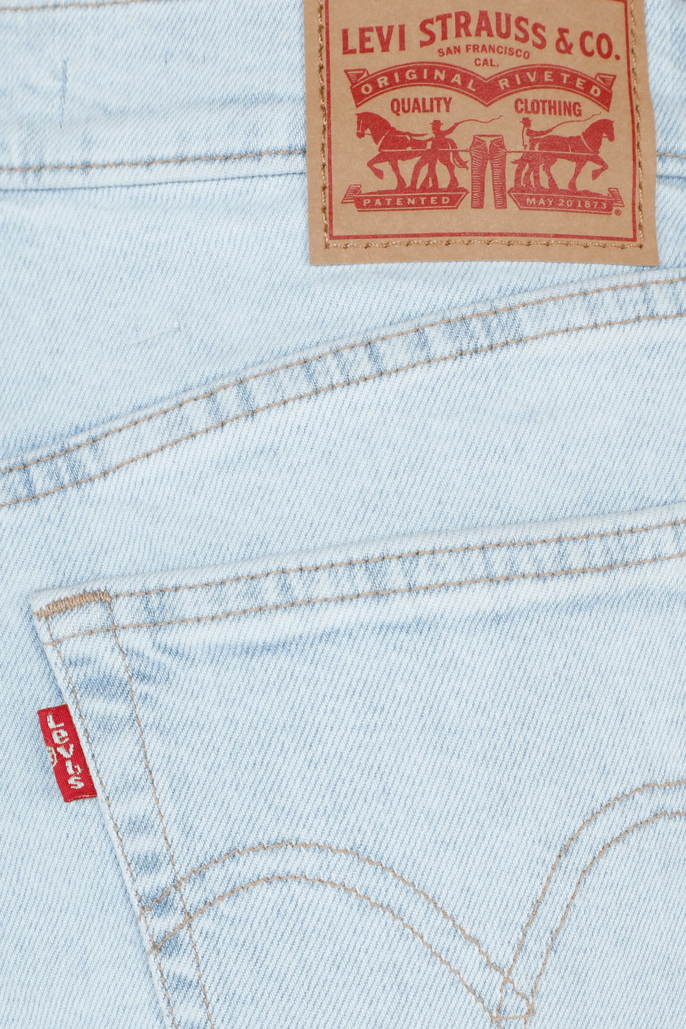 תמונה אחורית של High Waisted Taper Jeans in Super Light Wash