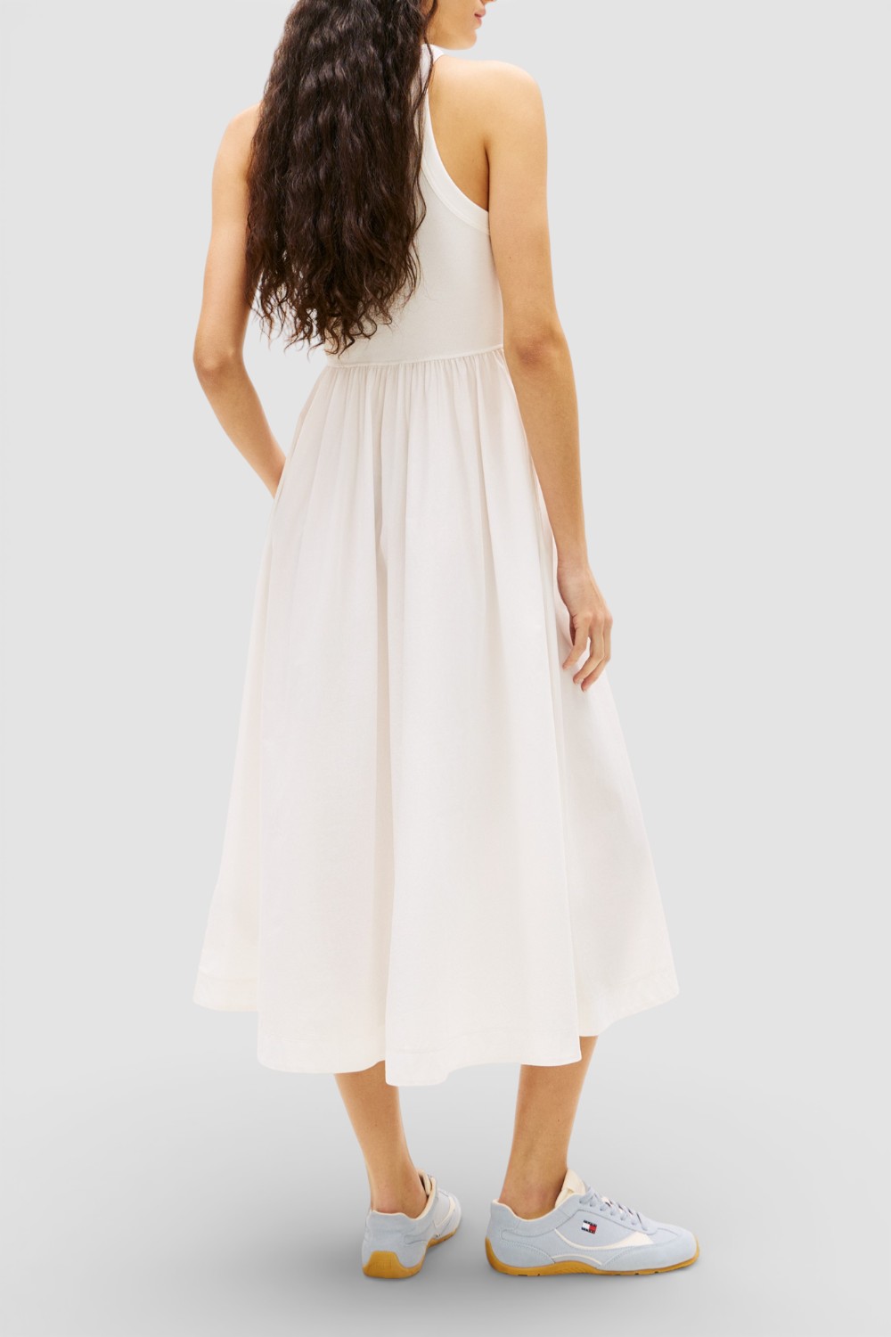 תמונת דוגמן אחורית של שמלת מידי