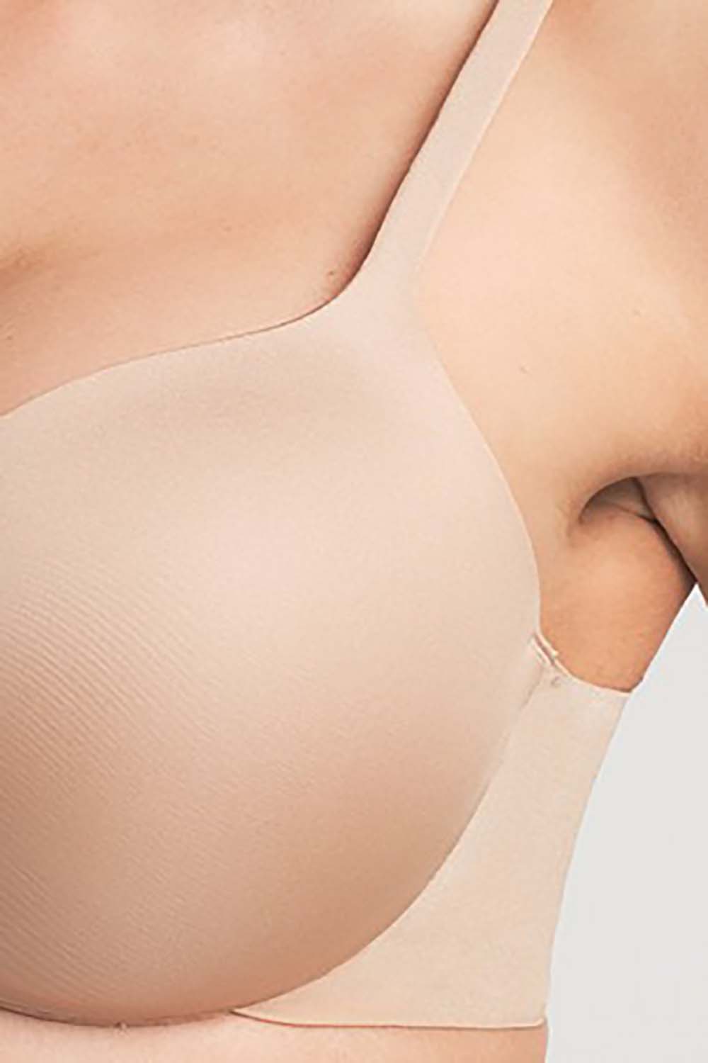 תמונת תקריב דוגמן של PUSH UP PLUNGE BRA