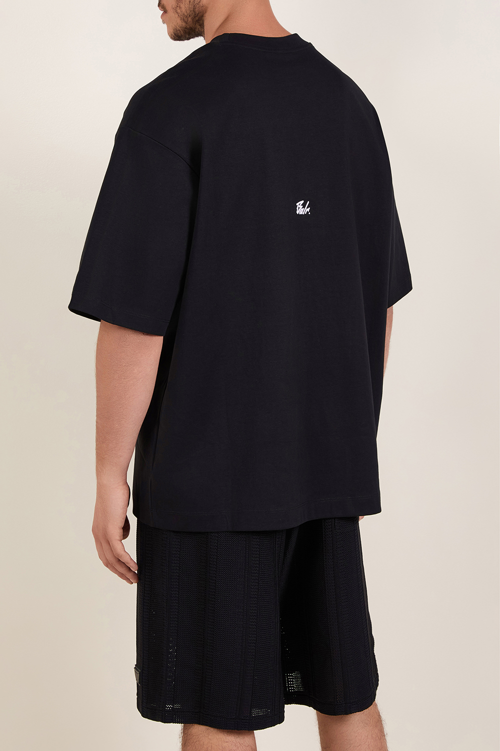 תמונת דוגמן אחורית של חולצת טי אוברסייז