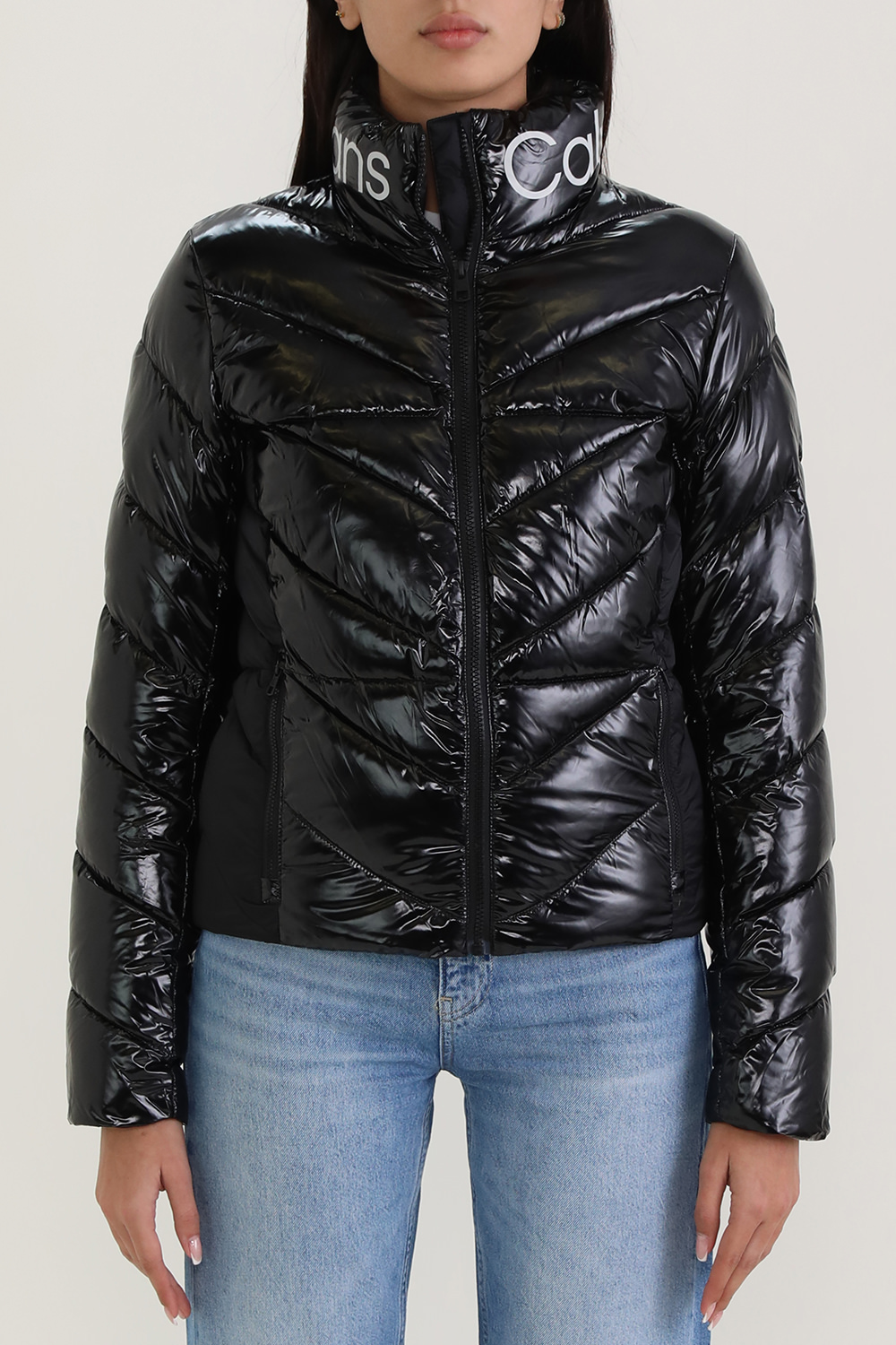 תמונת דוגמן קידמית של מעיל פוך מבריק מניילון