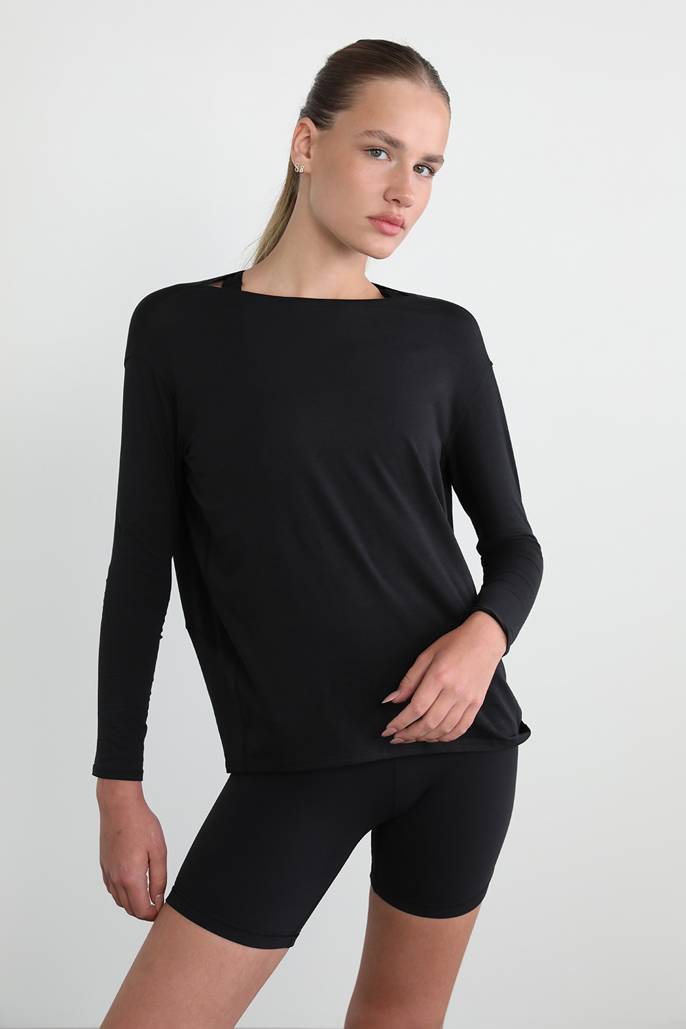 תמונת דוגמן קידמית של Back in Action Long-Sleeve Shirt