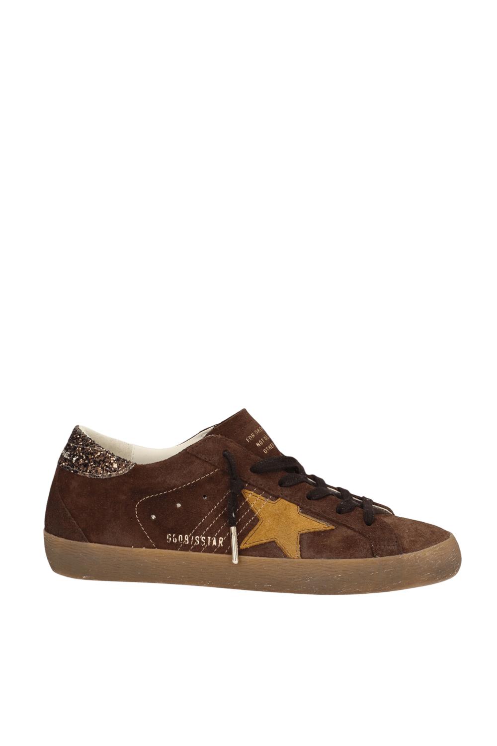 תמונה קידמית של נעלי סניקרס סופר סטאר