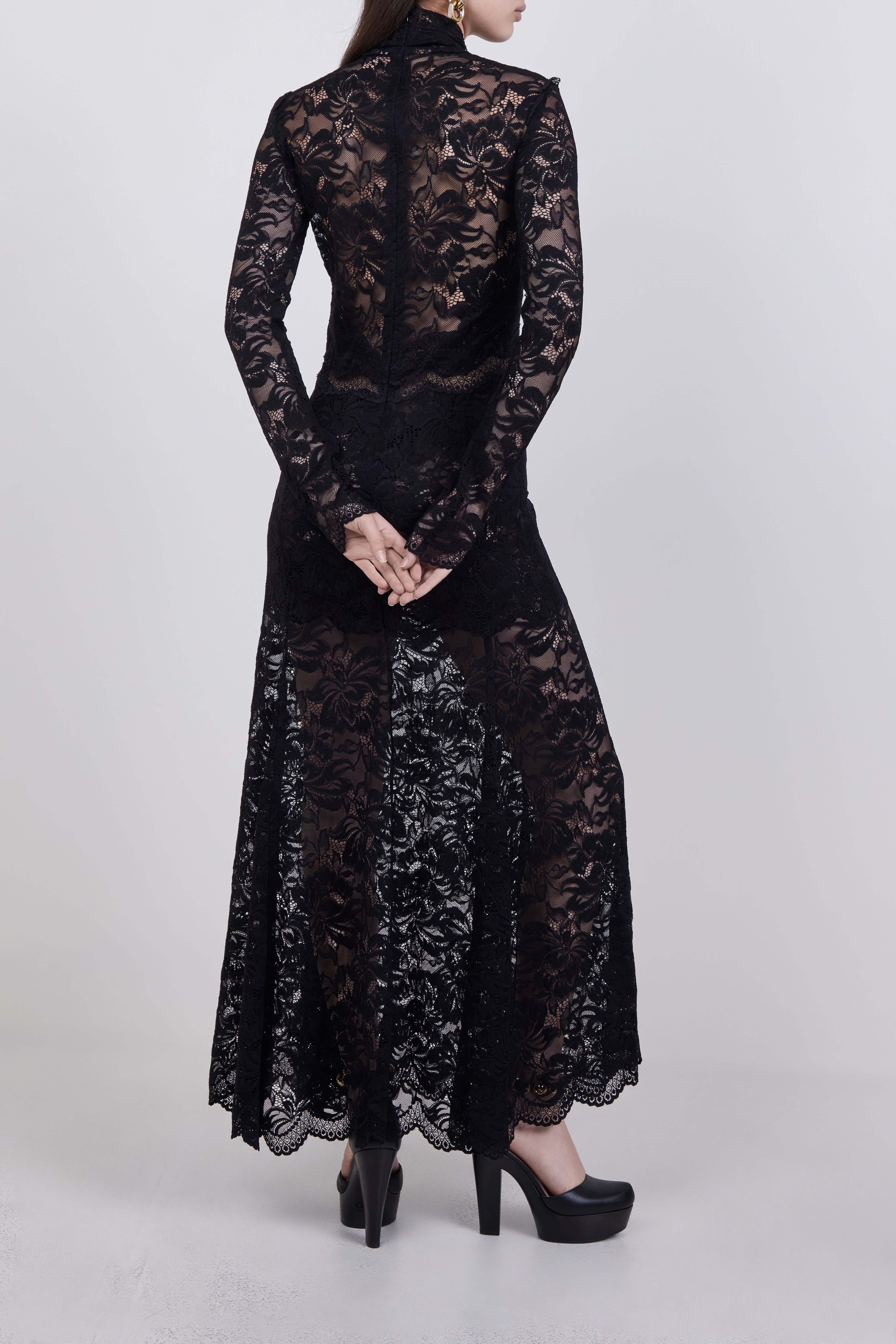 תמונת דוגמן אחורית של שמלת מקסי תחרה