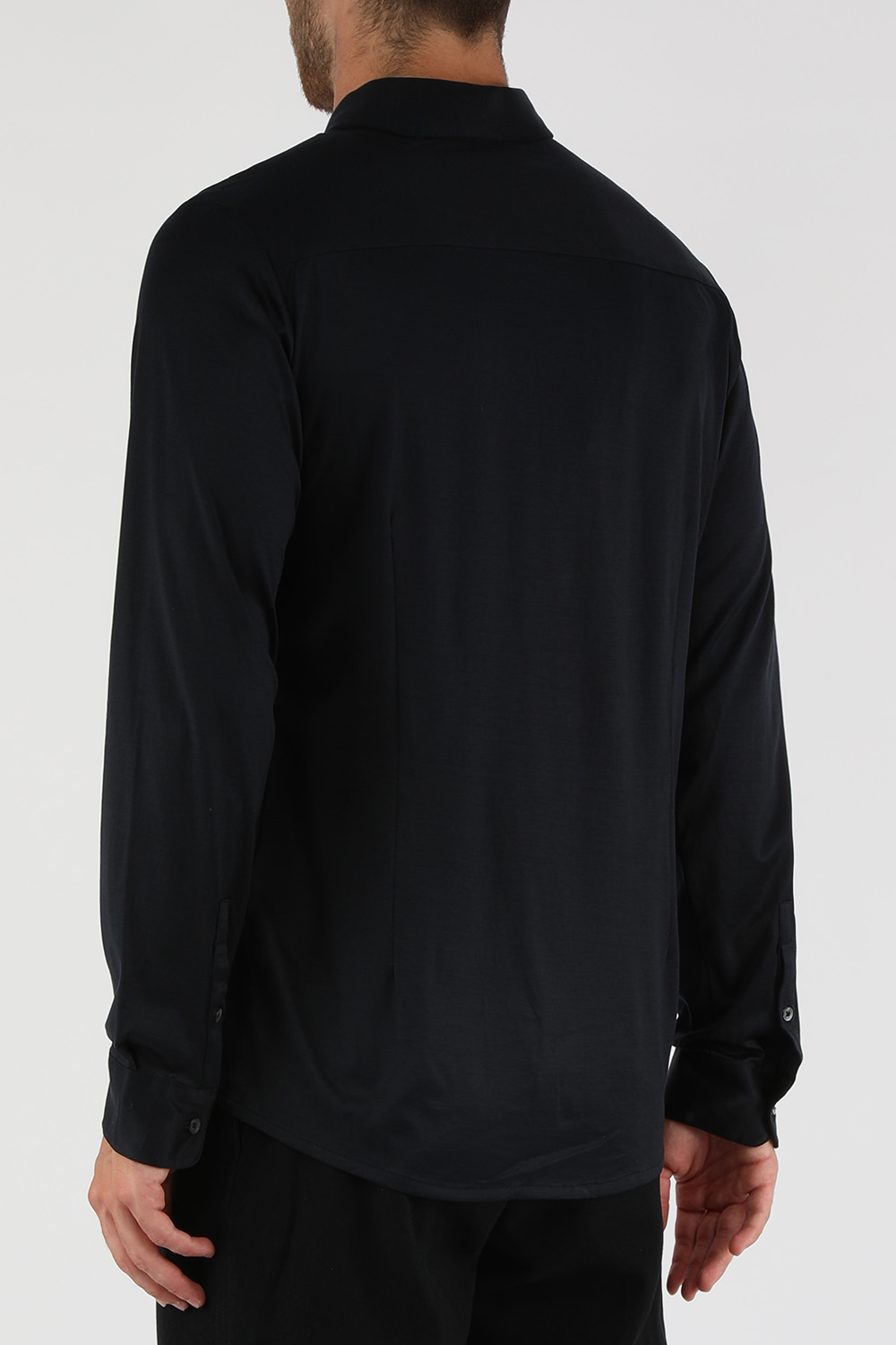 תמונת דוגמן אחורית של חולצת כותנה מכופתרת