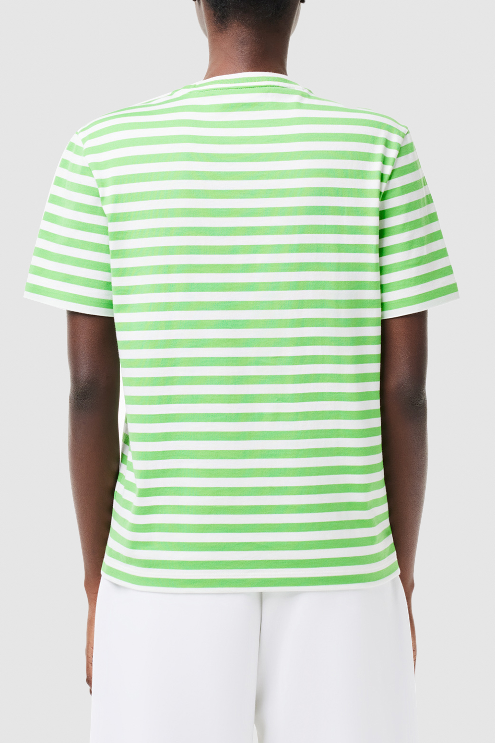 תמונת דוגמן אחורית של חולצת טי