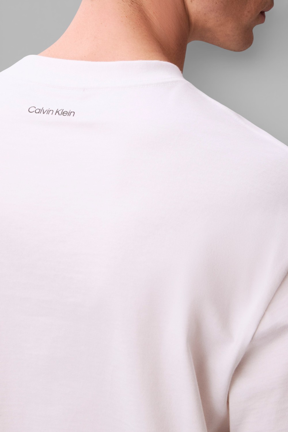 תמונת תקריב דוגמן של חולצת טי