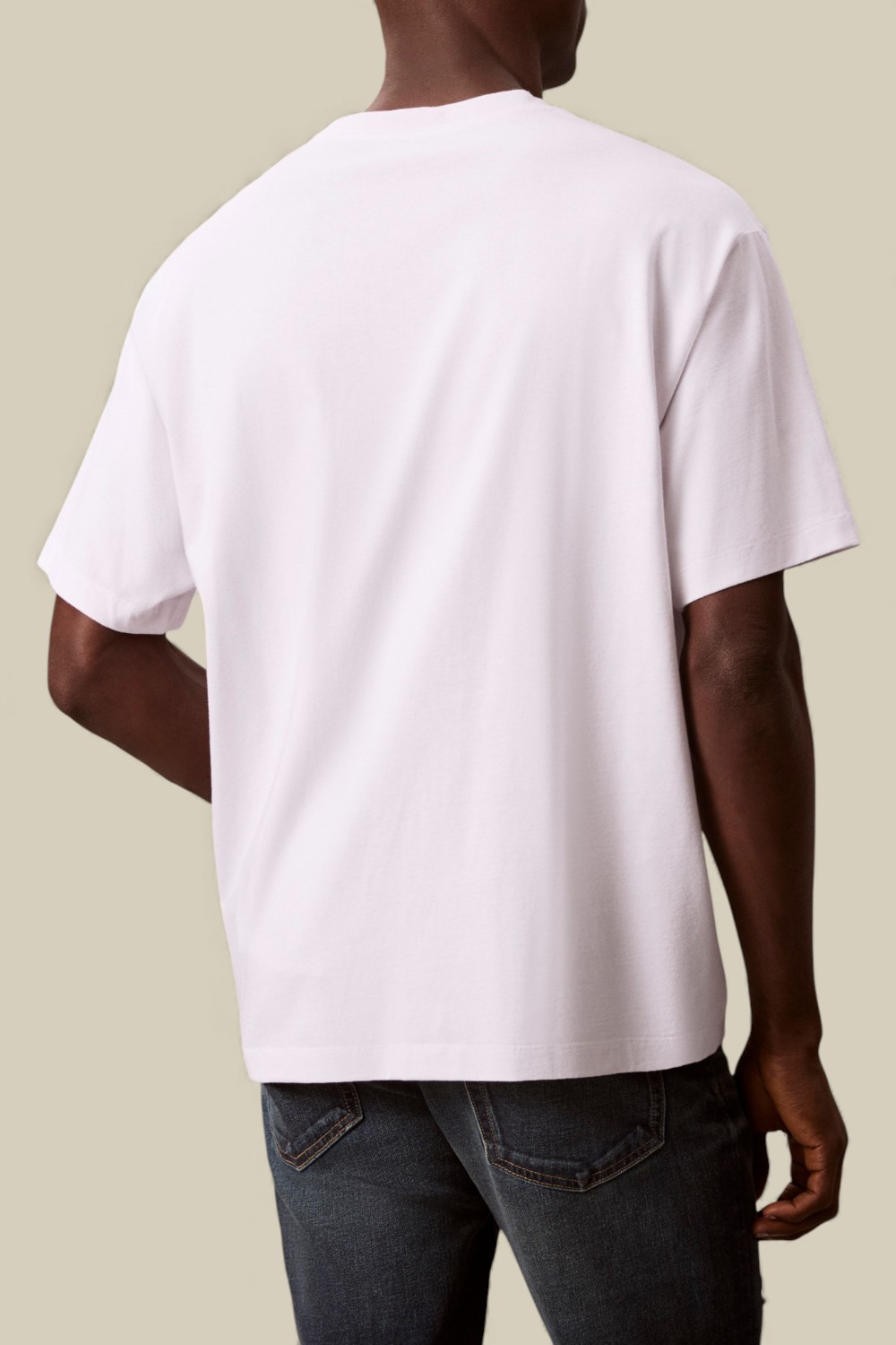 תמונת דוגמן אחורית של חולצת טי