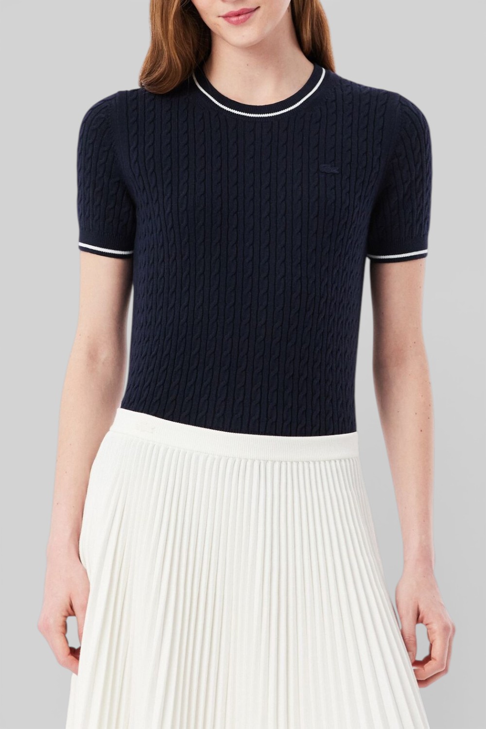 תמונת דוגמן קידמית של חולצת טי סריג