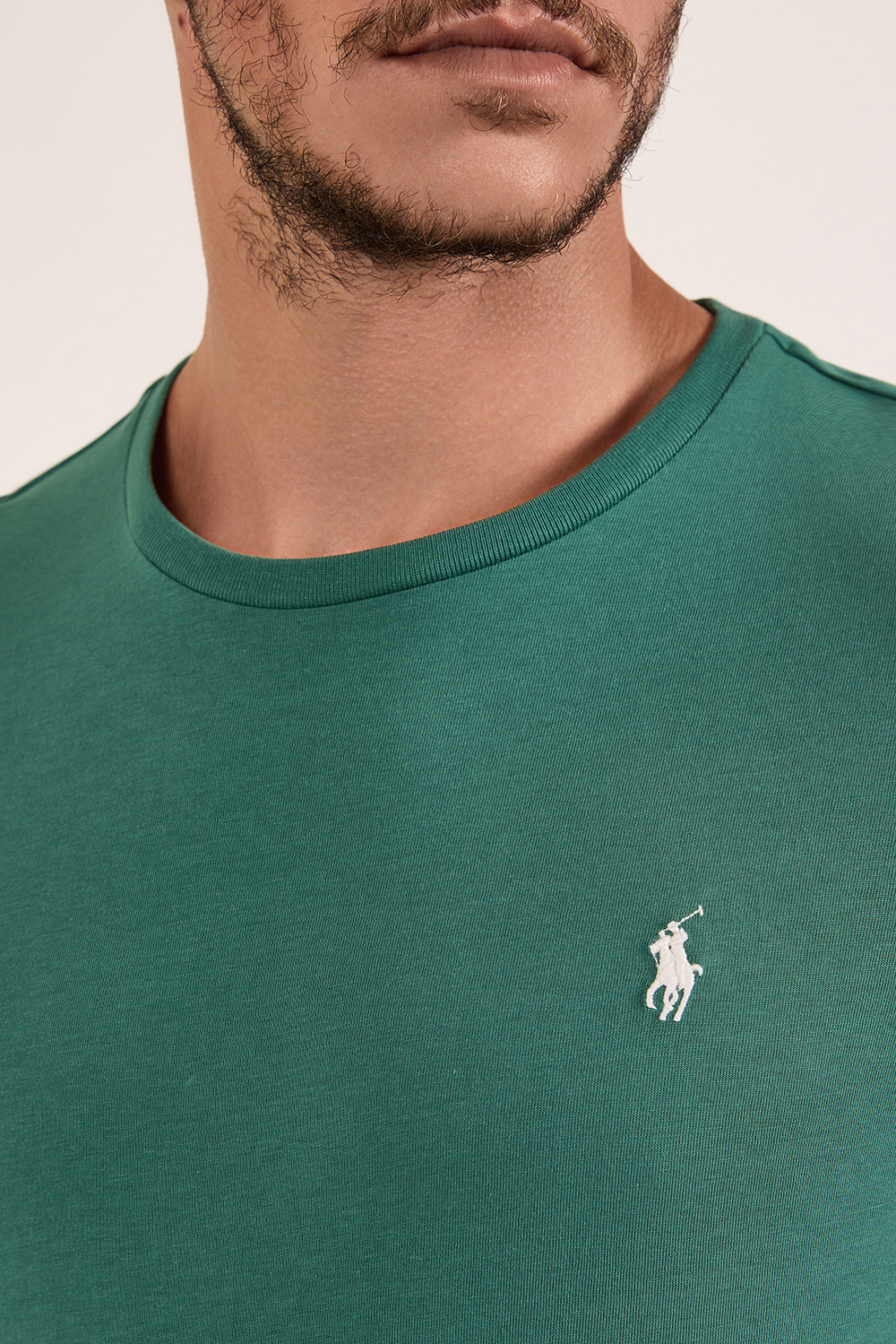 תמונת תקריב דוגמן של חולצת טי