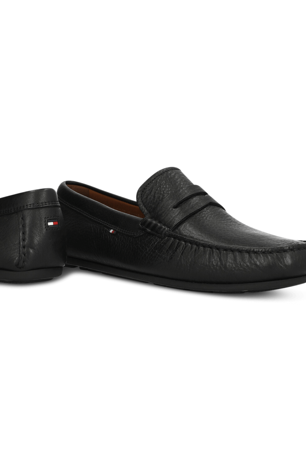 תמונת תקריב של נעלי מוקסינים