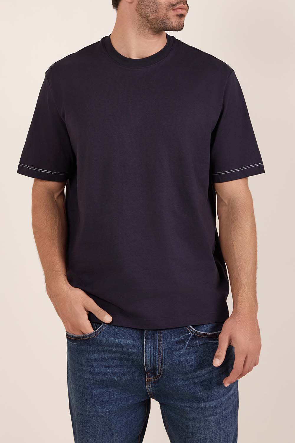 תמונת דוגמן קידמית של חולצת טי