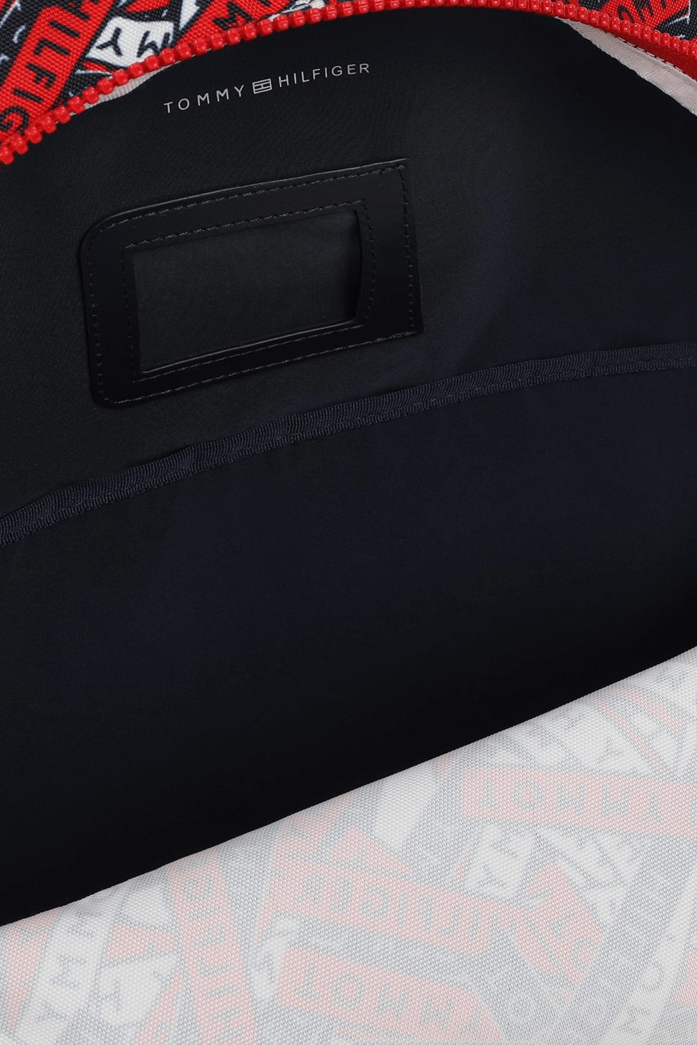 תמונת פנים של תיק גב לוגומאני בגווני כחול, אדום ולבן