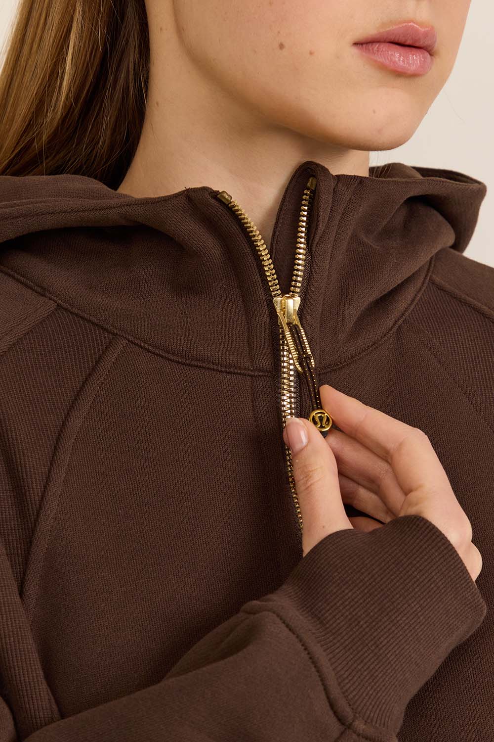 תמונת תקריב דוגמן של Scuba Oversized Half-Zip Hoodie