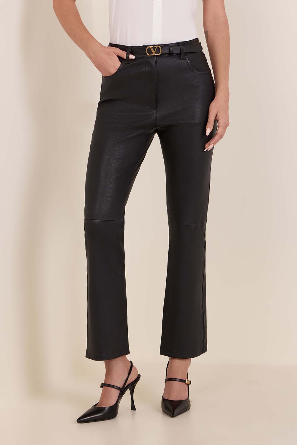 תמונת דוגמן קידמית של מכנסי עור סלים פיט