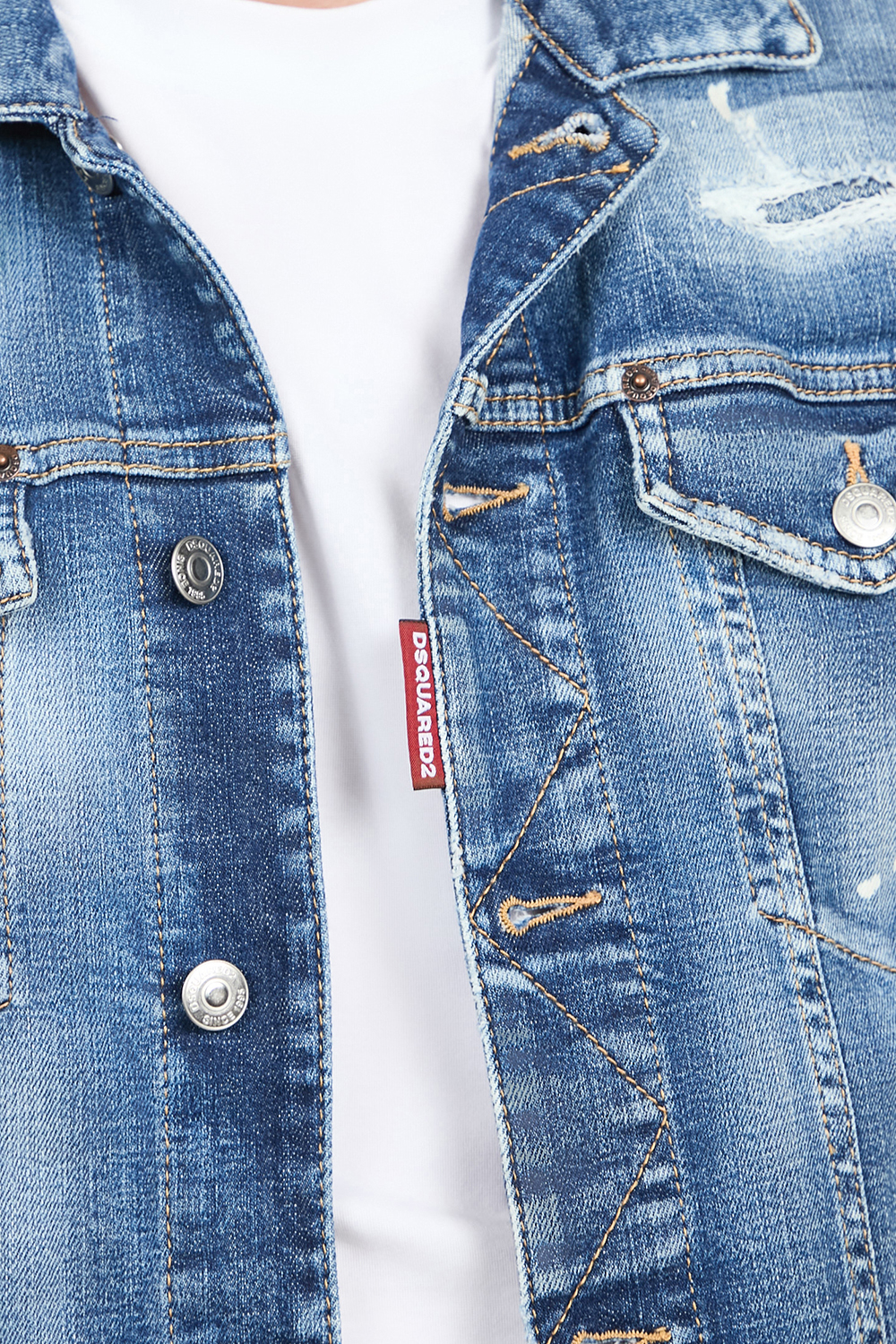 תמונת תקריב דוגמן של ז'קט ג'ינס