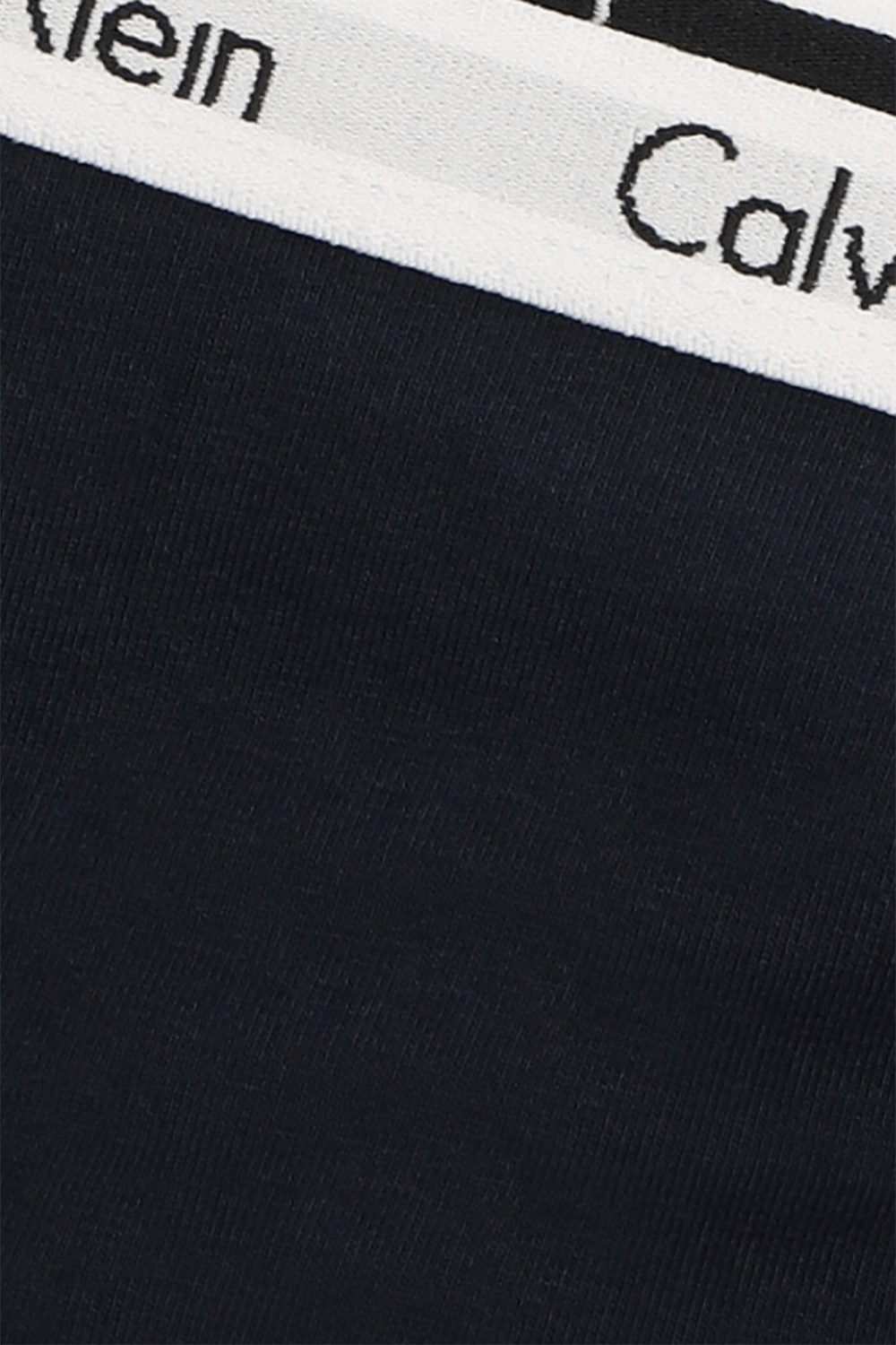 תמונת תקריב של תחתוני חוטיני