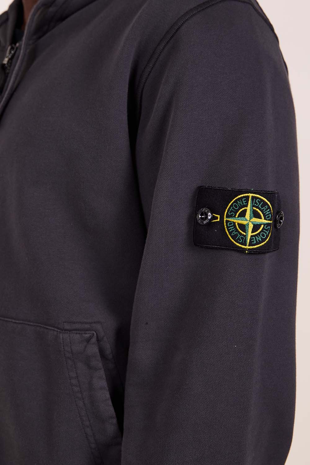 תמונת תקריב דוגמן של קפוצ'ון כותנה