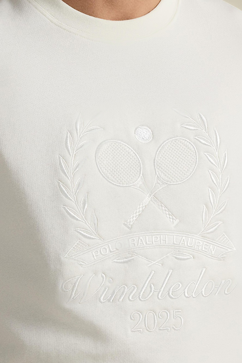 תמונת תקריב דוגמן של פולו רלף לורן X ווימבלדון סווטשירט