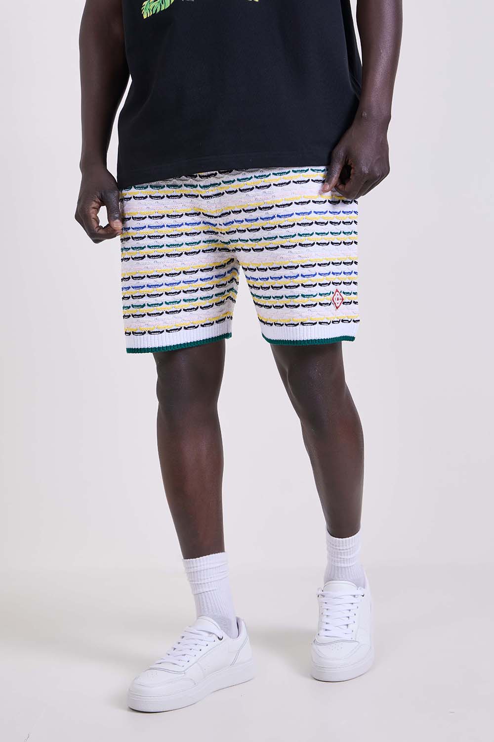 תמונת דוגמן קידמית של מכנסיים קצרים קרושה