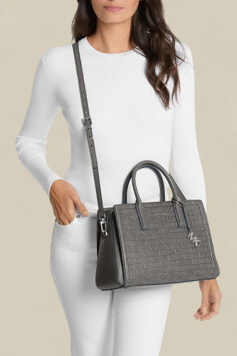 תמונת דוגמן קידמית של תיק נשיאה ליילה מדיום