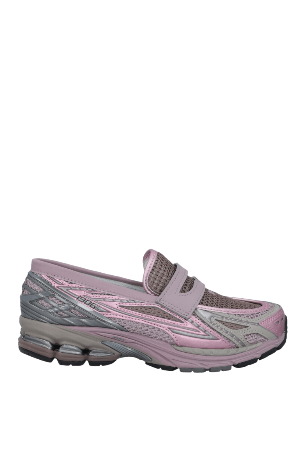 תמונה קידמית של נעלי סניקרס