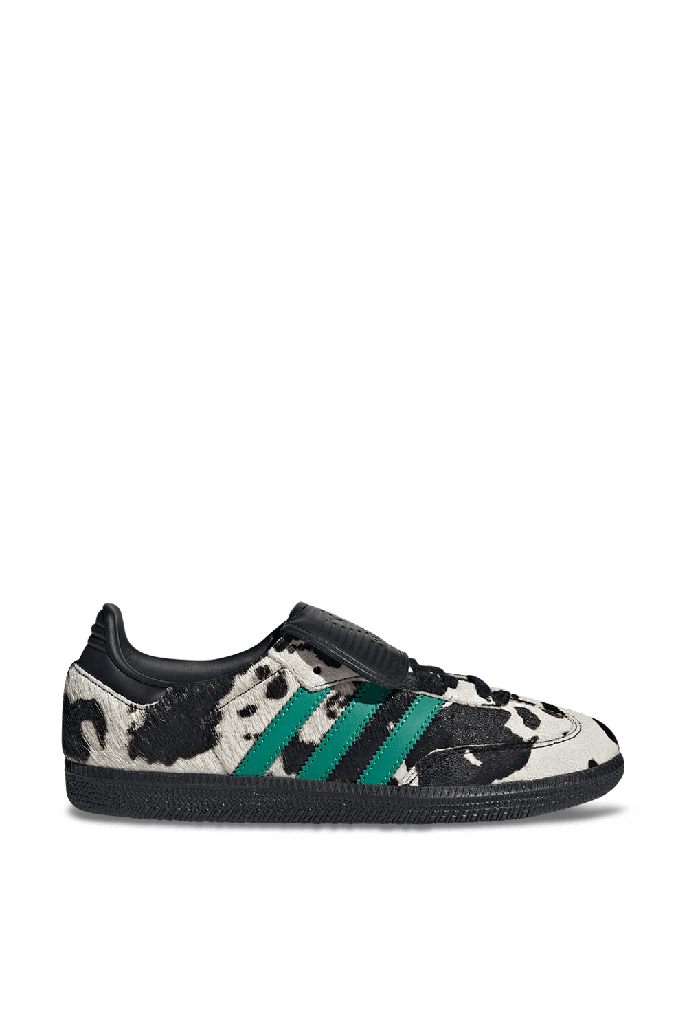 תמונה קידמית של נעלי סניקרס סמבה