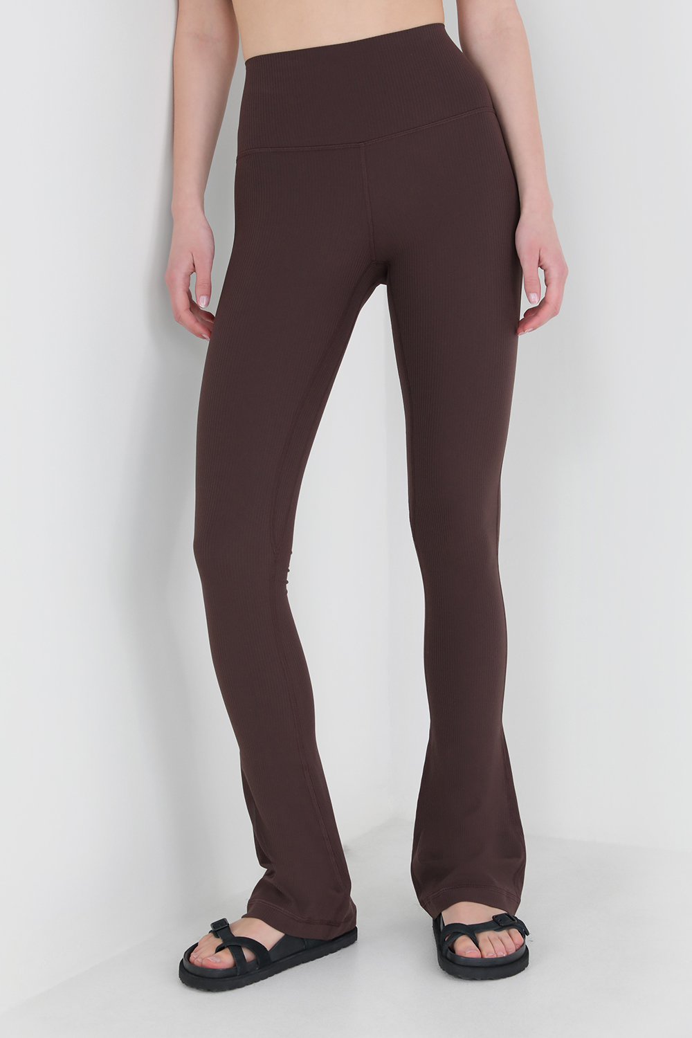 תמונת דוגמן קידמית של Align Ribbed HR Mini Flare Pant 32