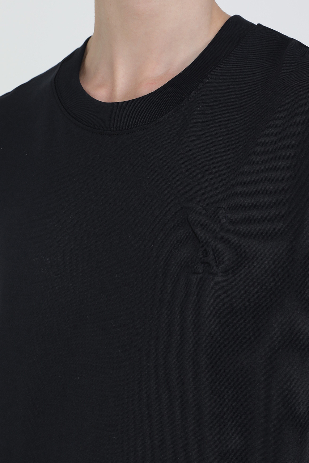 תמונת תקריב דוגמן של חולצה טי