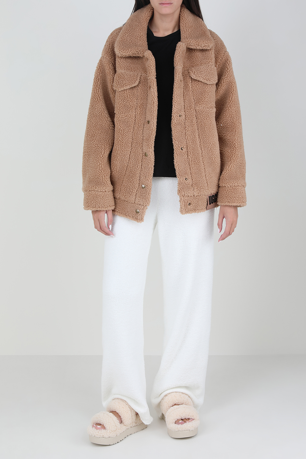 תמונת דוגמן קידמית של סנדלי צמר או פלאפיטה