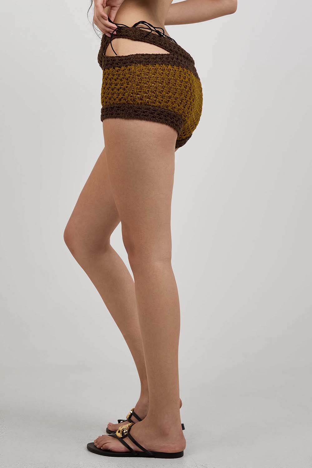 תמונת דוגמן אחורית של שורט קרושה