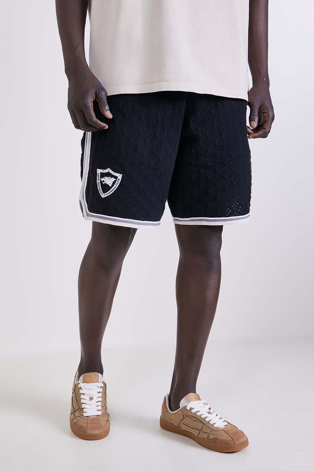 תמונת דוגמן קידמית של מכנסי ג'וגר קצרים