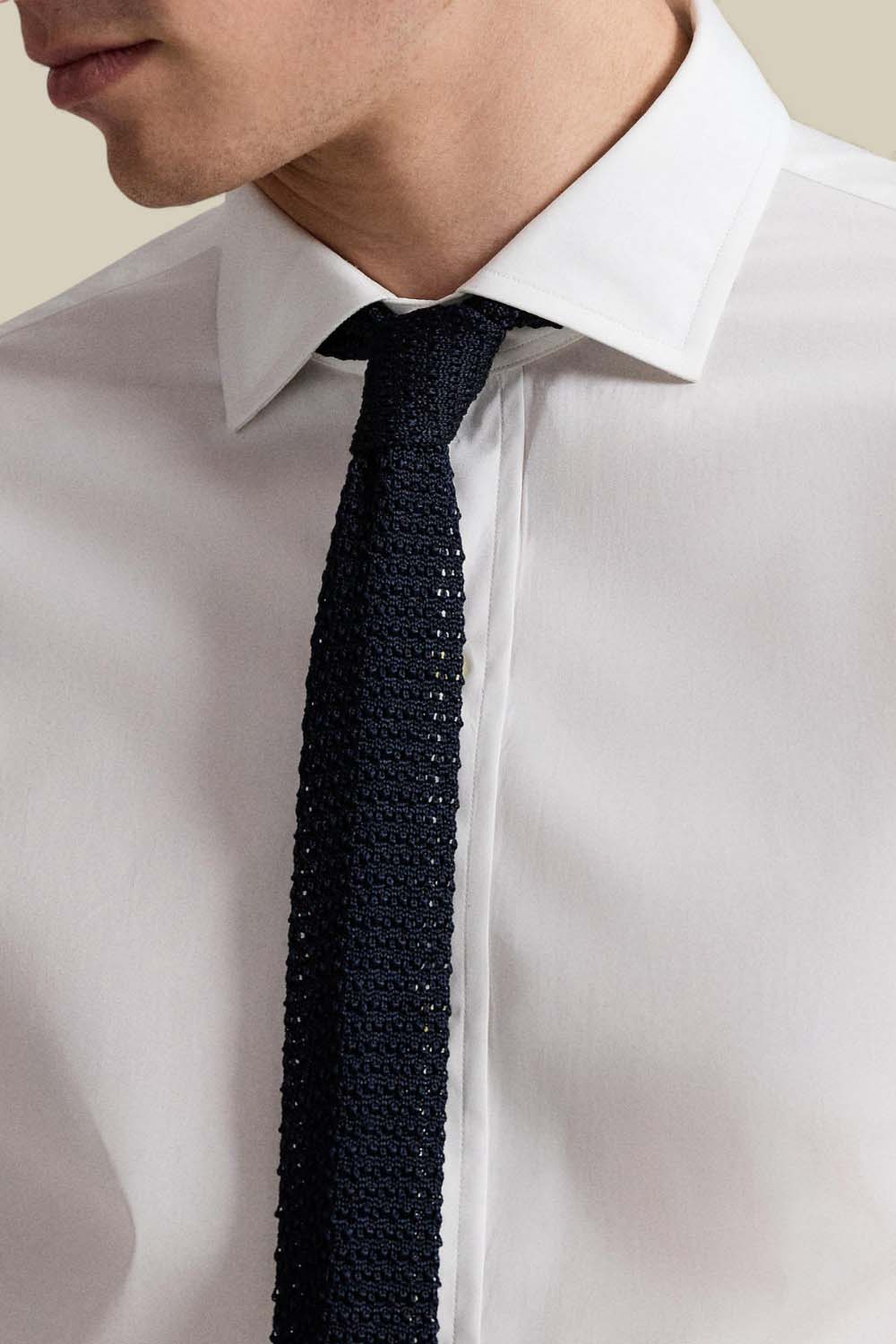 תמונת תקריב דוגמן של חולצת כפתורים