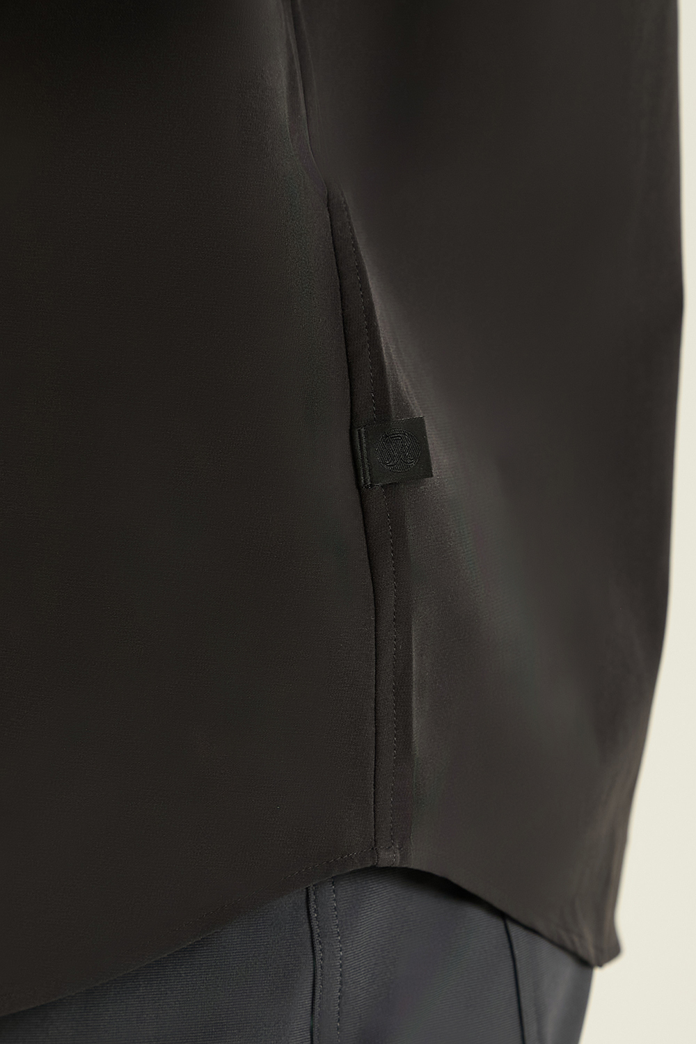 תמונת תקריב דוגמן של New Venture Classic-Fit Long-Sleeve Shirt