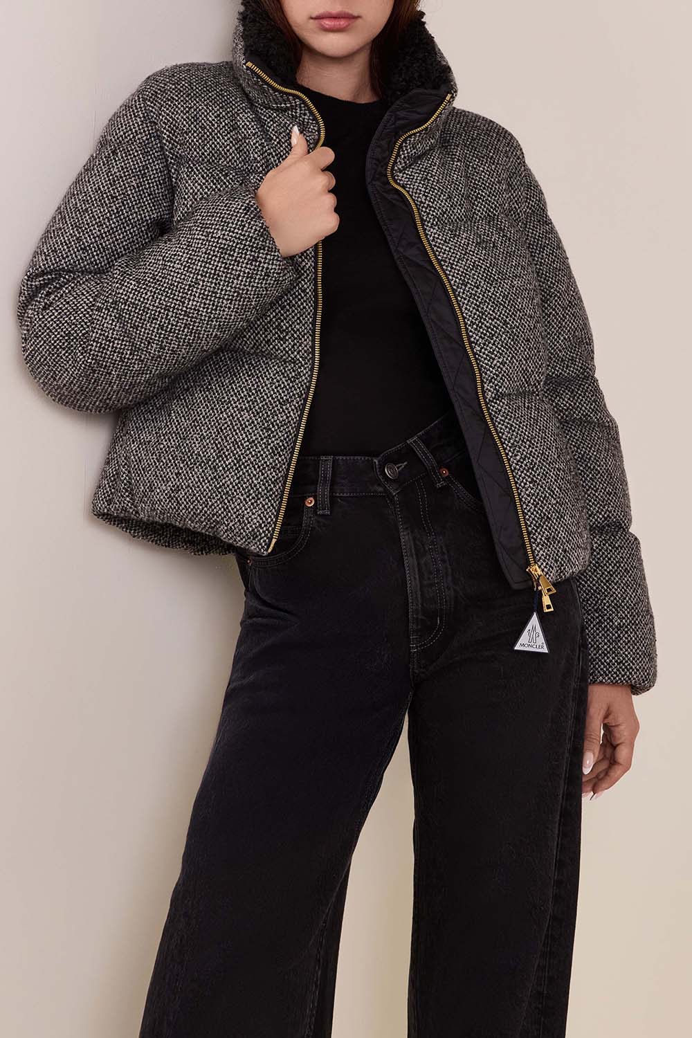 תמונת דוגמן קידמית של מעיל פוך וצמר