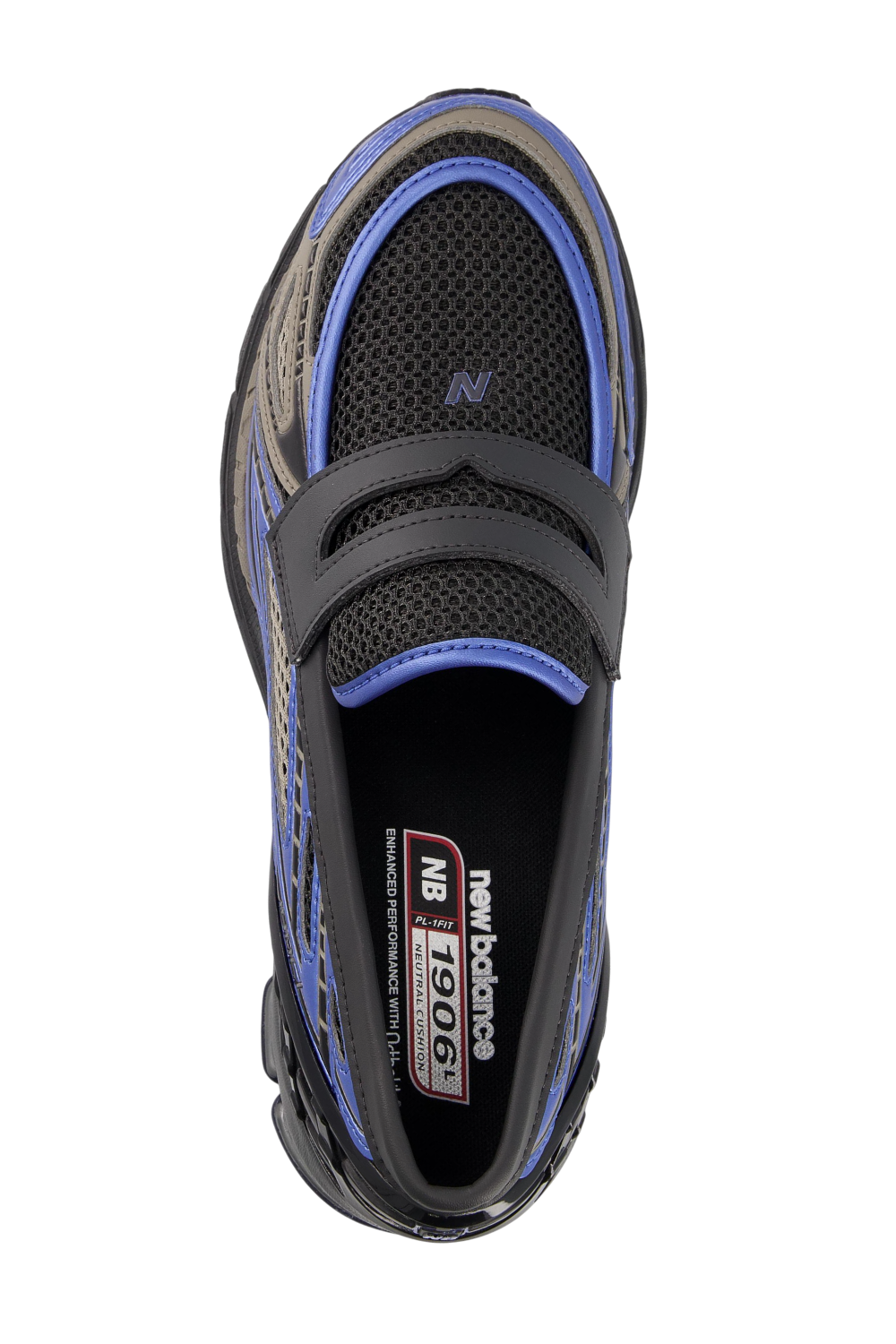 תמונת תקריב של נעלי סניקרס