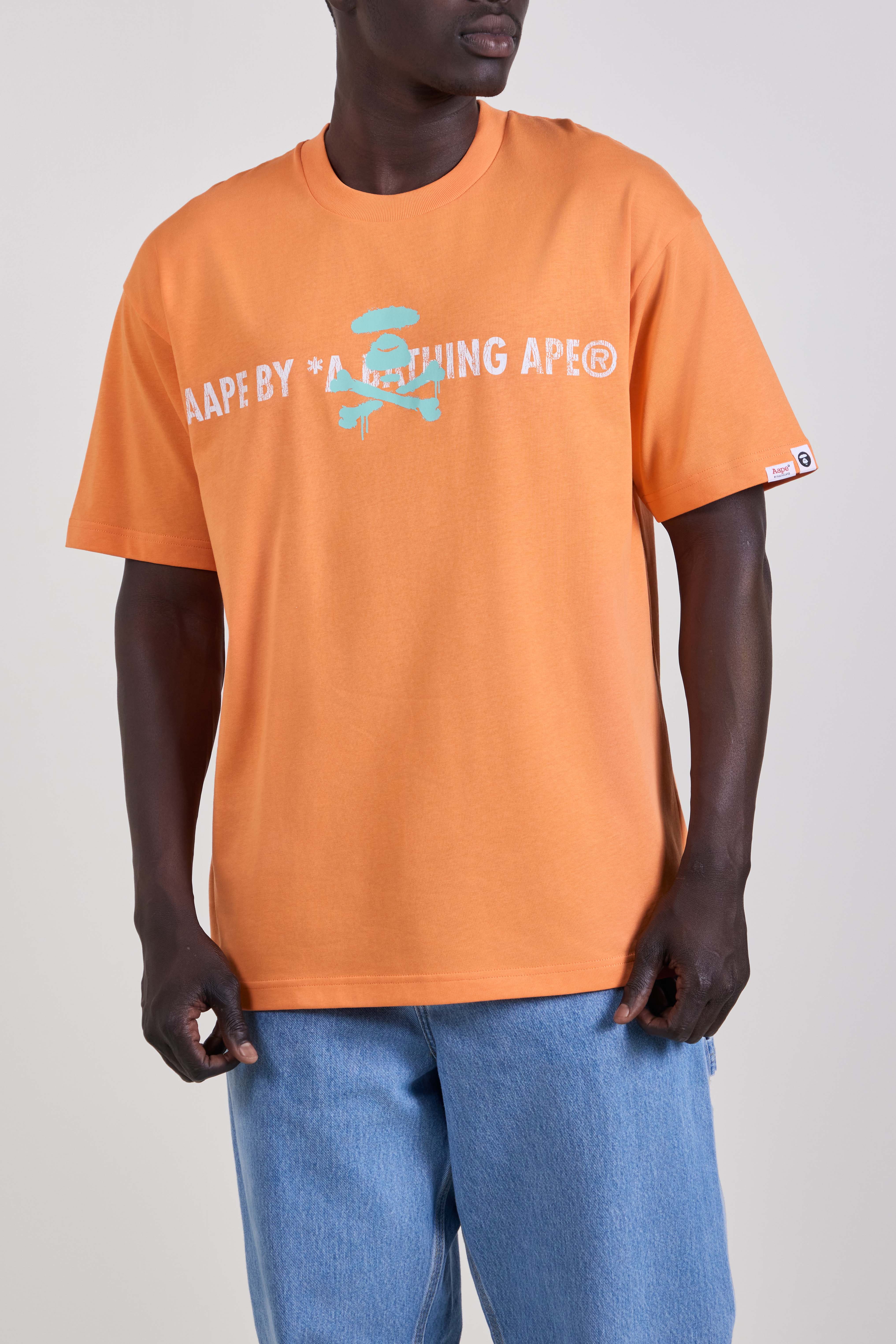 תמונת דוגמן קידמית של חולצת טי בגזרה ישרה