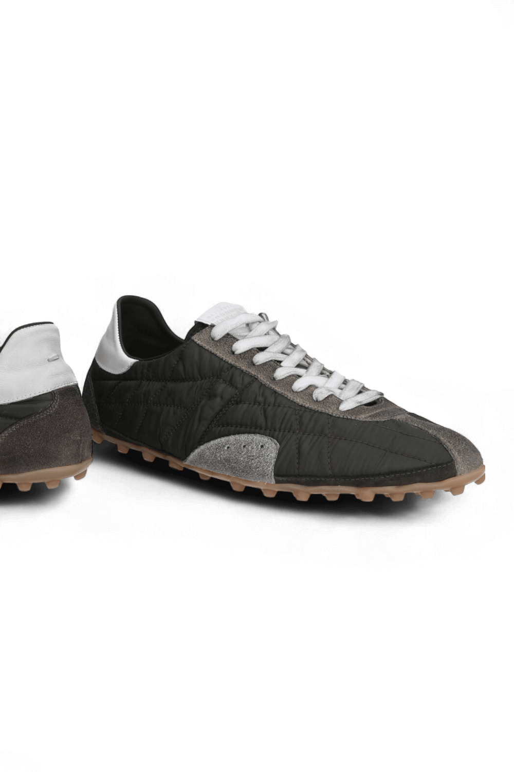 תמונת תקריב של נעלי סניקרס ספרינטר